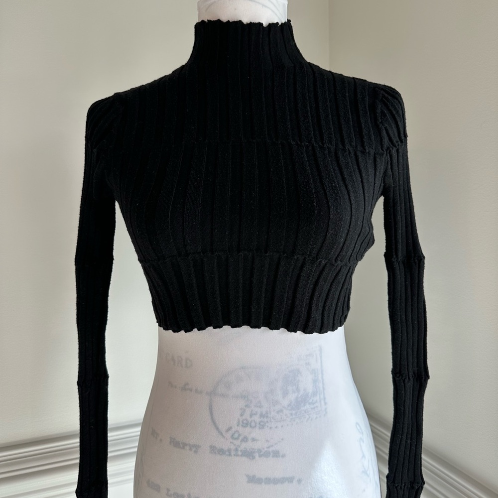 ZARA Ribbed Cropped Turtleneck Sweater – Size S